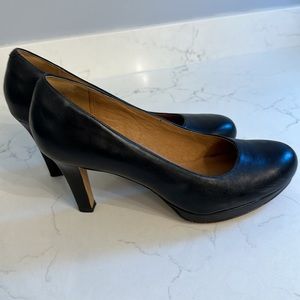Clarks Black Leather Pumps 8.5